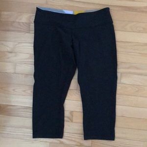 Lulu lemon reversible capri
